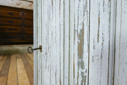 AN 18TH CENTURY SWEDISH GUSTAVIAN CORNER CUPBOARD - ADDITIONAL PHOTO 6
