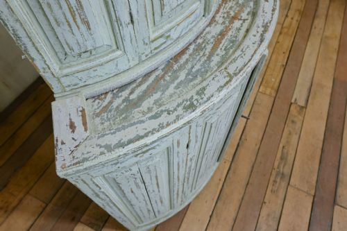 AN 18TH CENTURY SWEDISH GUSTAVIAN CORNER CUPBOARD - ADDITIONAL PHOTO 8