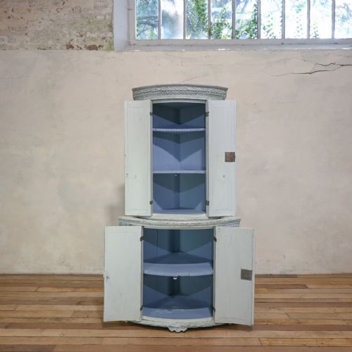 AN 18TH CENTURY SWEDISH GUSTAVIAN CORNER CUPBOARD - ADDITIONAL PHOTO 9