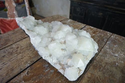 A LARGE CRYSTALLINE CLUSTER GEOLOGICAL SPECIMEN CALCITE AND QUARTZ CRYSTALLISE - ADDITIONAL PHOTO 2