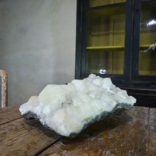 A LARGE CRYSTALLINE CLUSTER GEOLOGICAL SPECIMEN CALCITE AND QUARTZ CRYSTALLISE - ADDITIONAL PHOTO 3