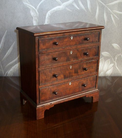 georgian miniature chest of drawers - CATEGORY: ANTIQUE CHEST OF DRAWERS - DATED 1800