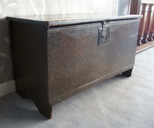 oak six plank coffer - CATEGORY: ANTIQUE CHESTS - DATED 18TH CENTURY