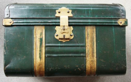 PAINTED METAL TRUNK - ADDITIONAL PHOTO 2