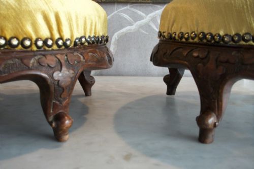 A PAIR OF SMALL ROUND VICTORIAN FOOTSTOOLS - ADDITIONAL PHOTO 5
