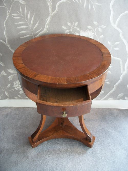 ITALIAN EARLY 19TH CENTURY OCCASIONAL ROUND TABLE - ADDITIONAL PHOTO 1