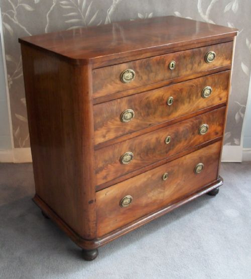 walnut chest of drawers of small proportions - CATEGORY: ANTIQUE CHEST OF DRAWERS - DATED 19TH CENTURY