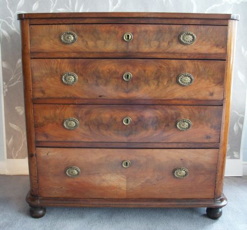 WALNUT CHEST OF DRAWERS OF SMALL PROPORTIONS - ADDITIONAL PHOTO 1
