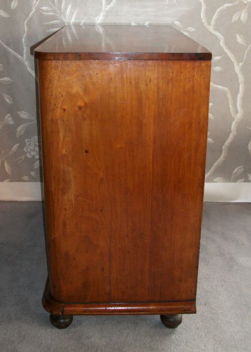 WALNUT CHEST OF DRAWERS OF SMALL PROPORTIONS - ADDITIONAL PHOTO 2