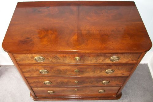 WALNUT CHEST OF DRAWERS OF SMALL PROPORTIONS - ADDITIONAL PHOTO 4