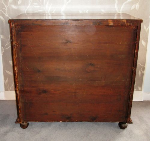 WALNUT CHEST OF DRAWERS OF SMALL PROPORTIONS - ADDITIONAL PHOTO 7