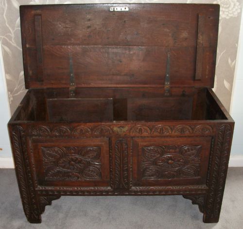 17TH CENTURY OAK COFFER OR CHEST - ADDITIONAL PHOTO 3