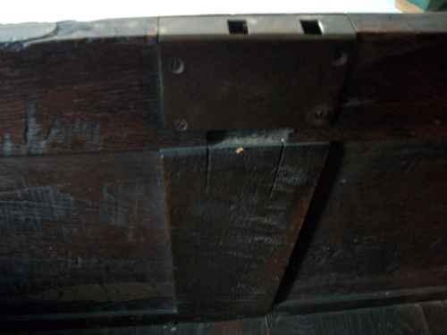17TH CENTURY OAK COFFER OR CHEST - ADDITIONAL PHOTO 5