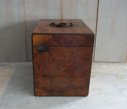 A VICTORIAN COLLECTOR'S CHEST - ADDITIONAL PHOTO 8