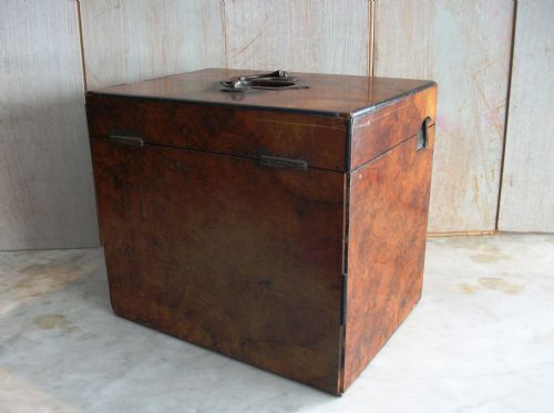 A VICTORIAN COLLECTOR'S CHEST - ADDITIONAL PHOTO 9