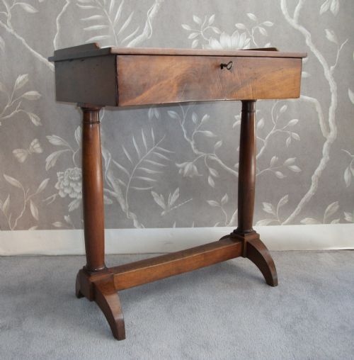italian small writing desk - CATEGORY: ANTIQUE DESKS - DATED 19TH CENTURY