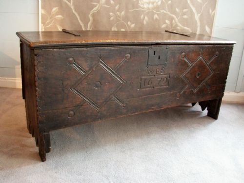 english 17th century sword or rapier chest - CATEGORY: ANTIQUE CHESTS - DATED 17TH CENTURY