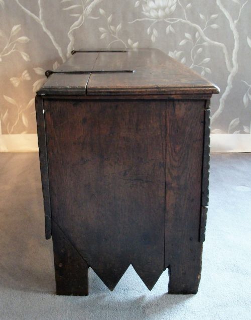 ENGLISH 17TH CENTURY SWORD OR RAPIER CHEST - ADDITIONAL PHOTO 1