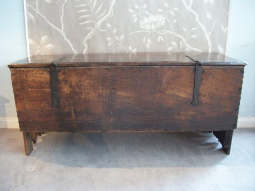 ENGLISH 17TH CENTURY SWORD OR RAPIER CHEST - ADDITIONAL PHOTO 2