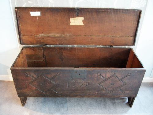 ENGLISH 17TH CENTURY SWORD OR RAPIER CHEST - ADDITIONAL PHOTO 5