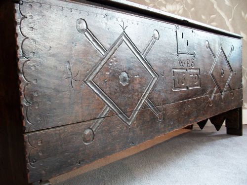 ENGLISH 17TH CENTURY SWORD OR RAPIER CHEST - ADDITIONAL PHOTO 7
