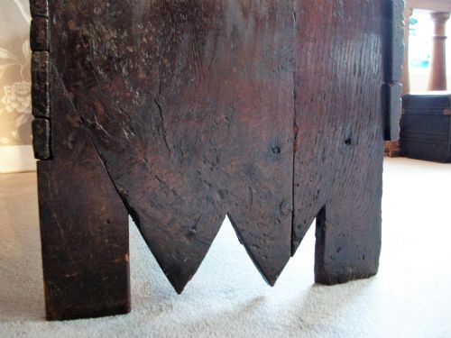 ENGLISH 17TH CENTURY SWORD OR RAPIER CHEST - ADDITIONAL PHOTO 9
