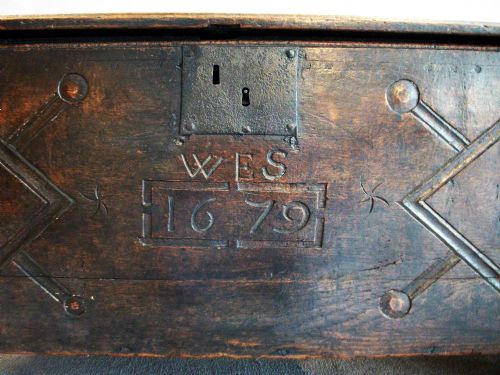 ENGLISH 17TH CENTURY SWORD OR RAPIER CHEST - ADDITIONAL PHOTO 11