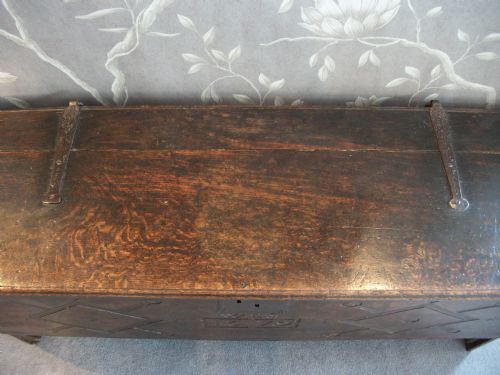 ENGLISH 17TH CENTURY SWORD OR RAPIER CHEST - ADDITIONAL PHOTO 10