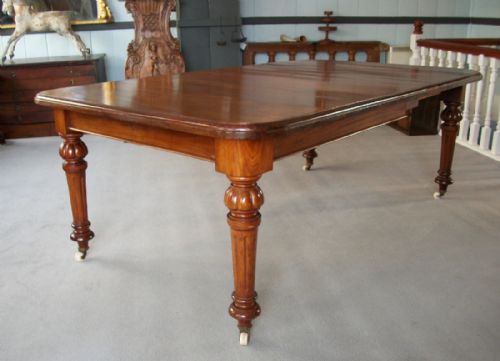 19th century extending mahogany dining table - CATEGORY: ANTIQUE TABLES - DATED 19TH CENTURY