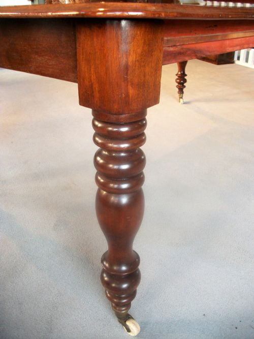 19TH CENTURY EXTENDING MAHOGANY DINING TABLE - ADDITIONAL PHOTO 1