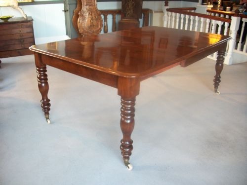 19TH CENTURY EXTENDING MAHOGANY DINING TABLE - ADDITIONAL PHOTO 2