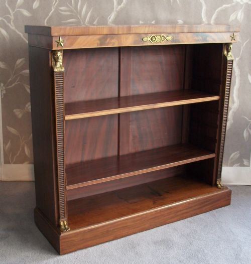 PAIR OF REGENCY MAHOGANY DWARF OPEN BOOKCASES - ADDITIONAL PHOTO 3