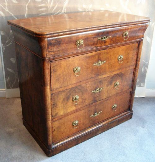 antique small walnut chest of drawers - CATEGORY: ANTIQUE CHEST OF DRAWERS - DATED 19TH CENTURY