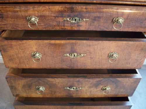 ANTIQUE SMALL WALNUT CHEST OF DRAWERS - ADDITIONAL PHOTO 3