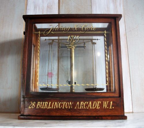 A SET OF BRASS JEWELLERS SCALES CIRCA 1900' - ADDITIONAL PHOTO 1