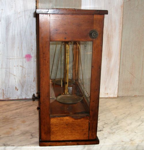 A SET OF BRASS JEWELLERS SCALES CIRCA 1900' - ADDITIONAL PHOTO 6