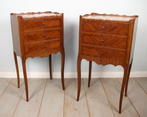 PAIR OF FRENCH LOUIS XV STYLE MARQUETRY BEDSIDE CABINETS - ADDITIONAL PHOTO 2