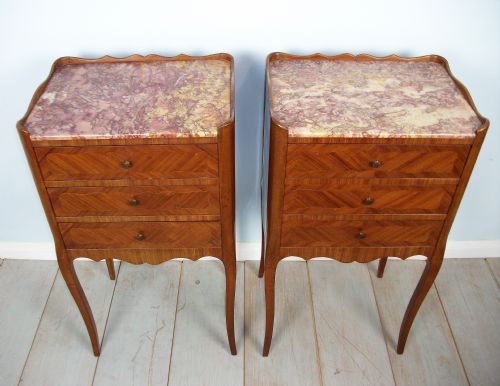 PAIR OF FRENCH LOUIS XV STYLE MARQUETRY BEDSIDE CABINETS - ADDITIONAL PHOTO 3