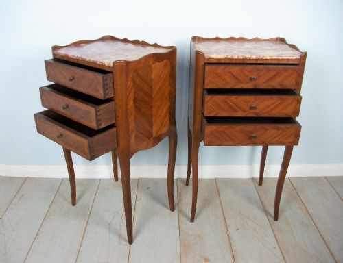 PAIR OF FRENCH LOUIS XV STYLE MARQUETRY BEDSIDE CABINETS - ADDITIONAL PHOTO 4