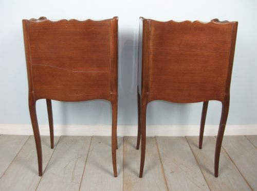 PAIR OF FRENCH LOUIS XV STYLE MARQUETRY BEDSIDE CABINETS - ADDITIONAL PHOTO 5