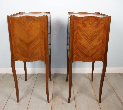 PAIR OF FRENCH LOUIS XV STYLE MARQUETRY BEDSIDE CABINETS - ADDITIONAL PHOTO 7