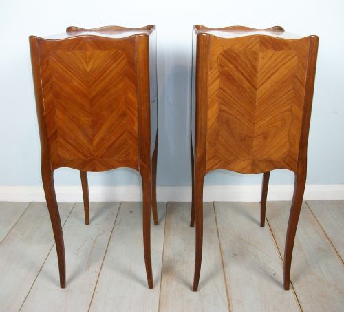 PAIR OF FRENCH LOUIS XV STYLE MARQUETRY BEDSIDE CABINETS - ADDITIONAL PHOTO 8
