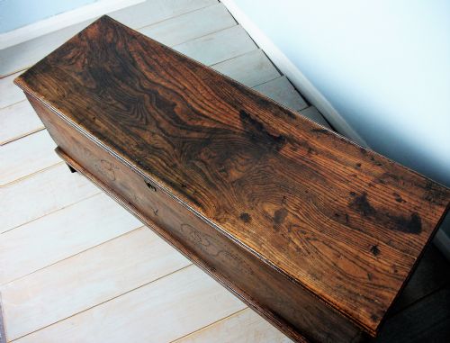 A C17TH ELM SIX PLANK COFFER - ADDITIONAL PHOTO 1