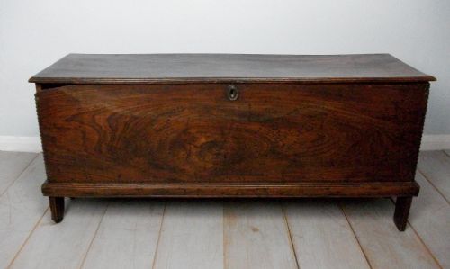 A C17TH ELM SIX PLANK COFFER - ADDITIONAL PHOTO 2