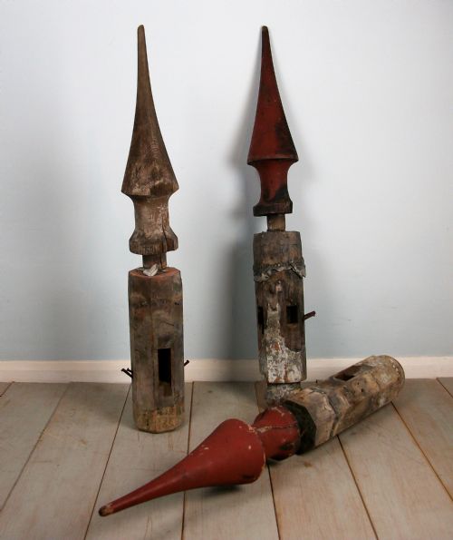 A RARE TRIO OF FRENCH CHTEAU SPIRE FINIALS LATE 18TH CENTURY - ADDITIONAL PHOTO 4