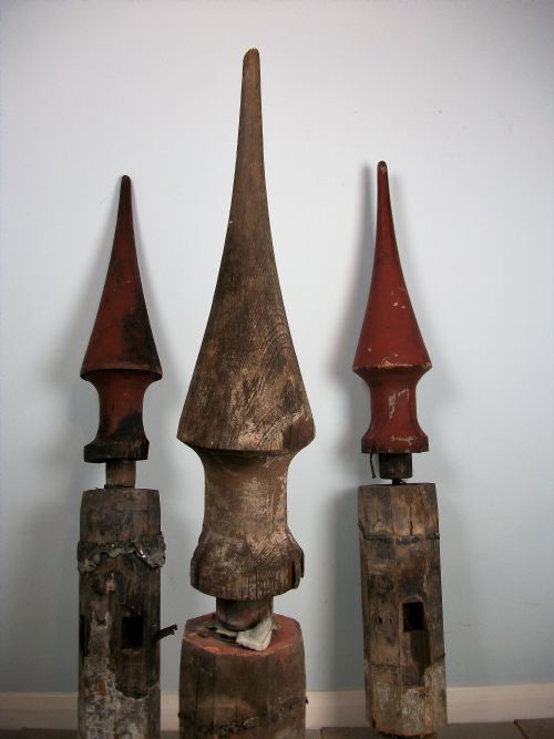 A RARE TRIO OF FRENCH CHTEAU SPIRE FINIALS LATE 18TH CENTURY - ADDITIONAL PHOTO 5