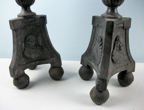 A PAIR OF PEWTER TALL CANDLESTICKS - ADDITIONAL PHOTO 3