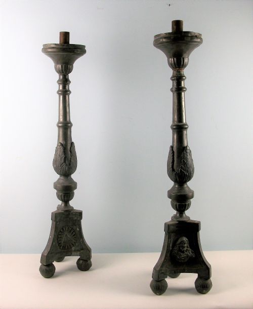 A PAIR OF PEWTER TALL CANDLESTICKS - ADDITIONAL PHOTO 4