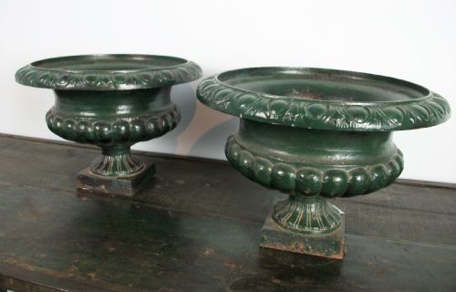 pair of elegant cast iron urns - CATEGORY: ANTIQUE METAL - DATED 1900