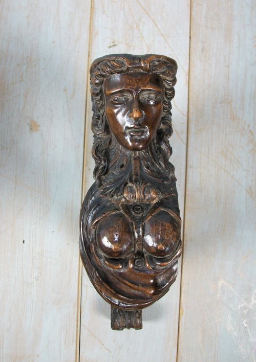 A PAIR OF ARCHITECTURAL CARVINGS OF EXCEPTIONAL QUALITY - ADDITIONAL PHOTO 2